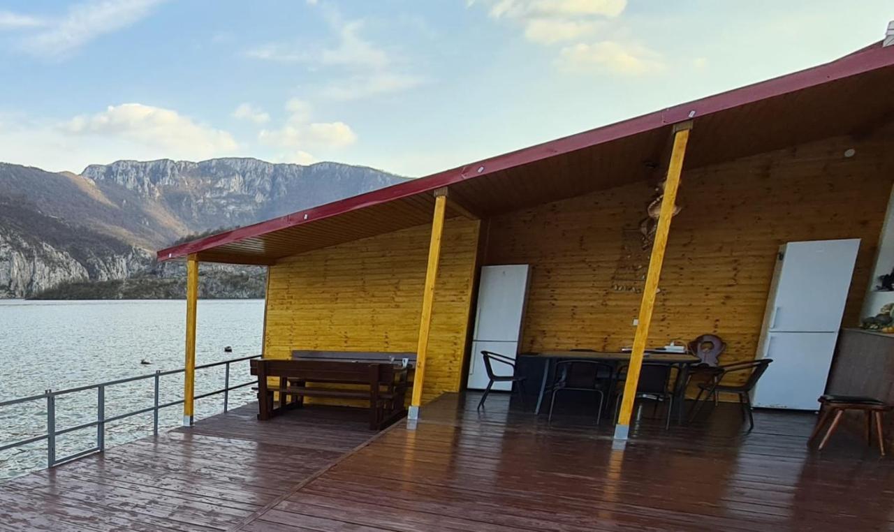 Vila Cristiane Otel Ieşelniţa Dış mekan fotoğraf